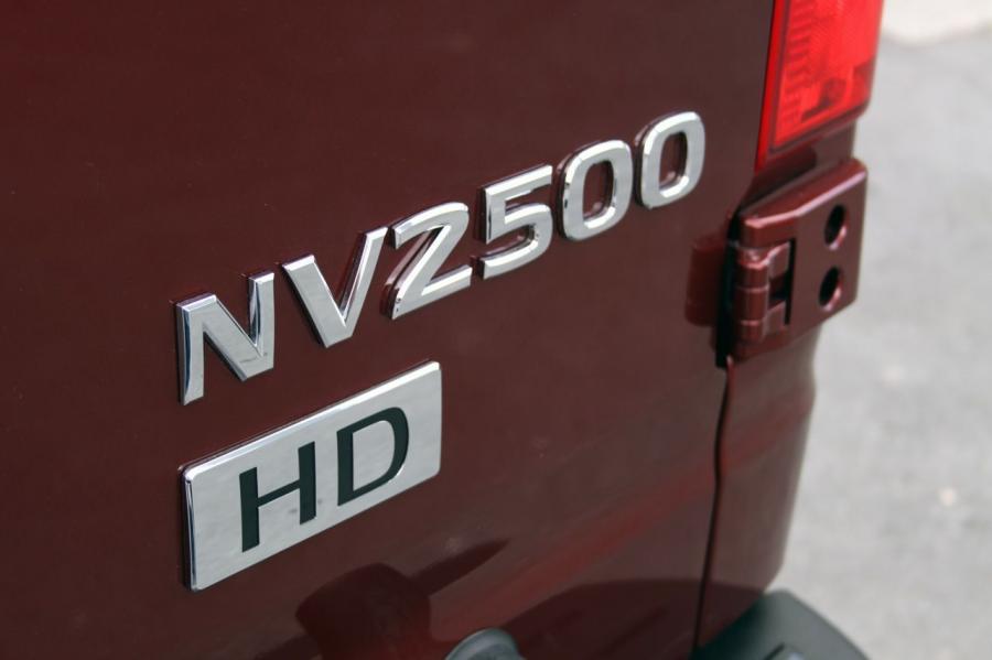  Nissan NV2500 HD 2012 года  (фото 34 из 38)